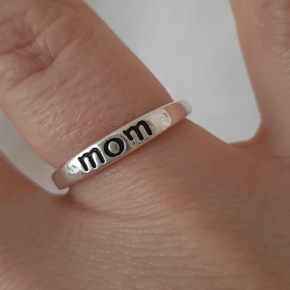 Assortment Rings 925 Silver Size 7 or 8 - Picture 6 of 7